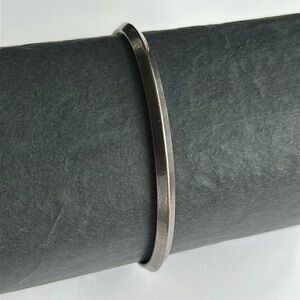 Women’s vintage silver tone triangular shaped bangle bracelet‎ one size